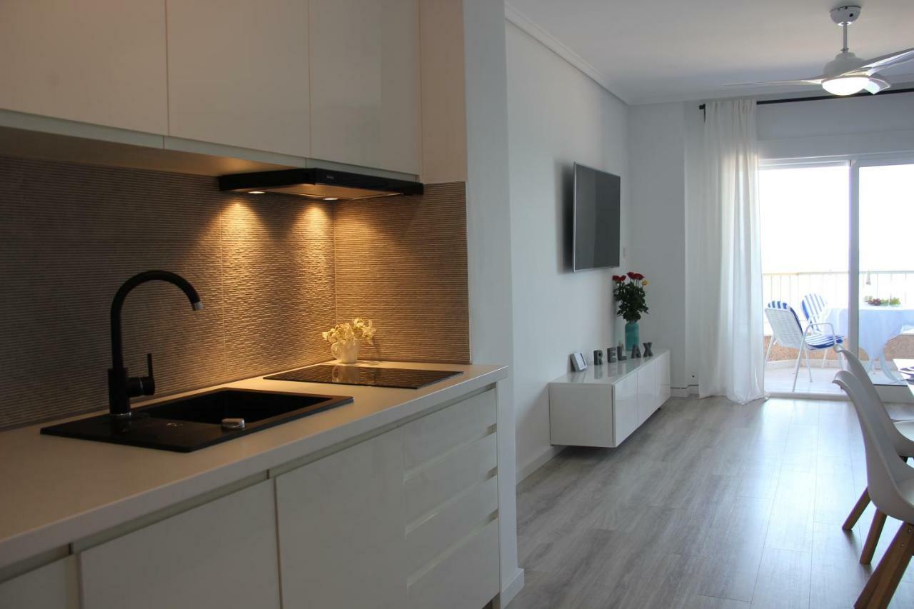 Апартаменти Vip, First Line,Sea View, Beach Торрев'єха Екстер'єр фото